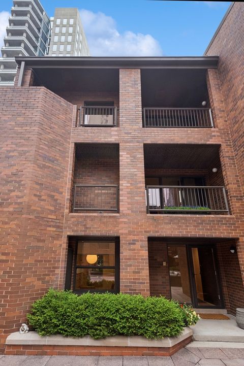 1000 N State Street 14 Chicago IL 60610