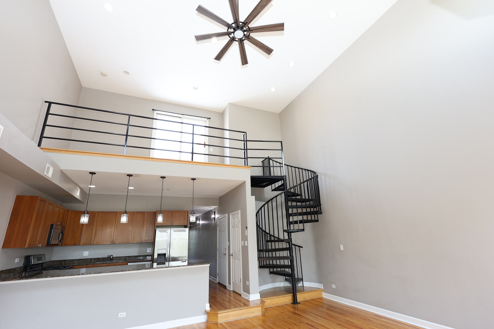 815 S WESTERN Avenue 4