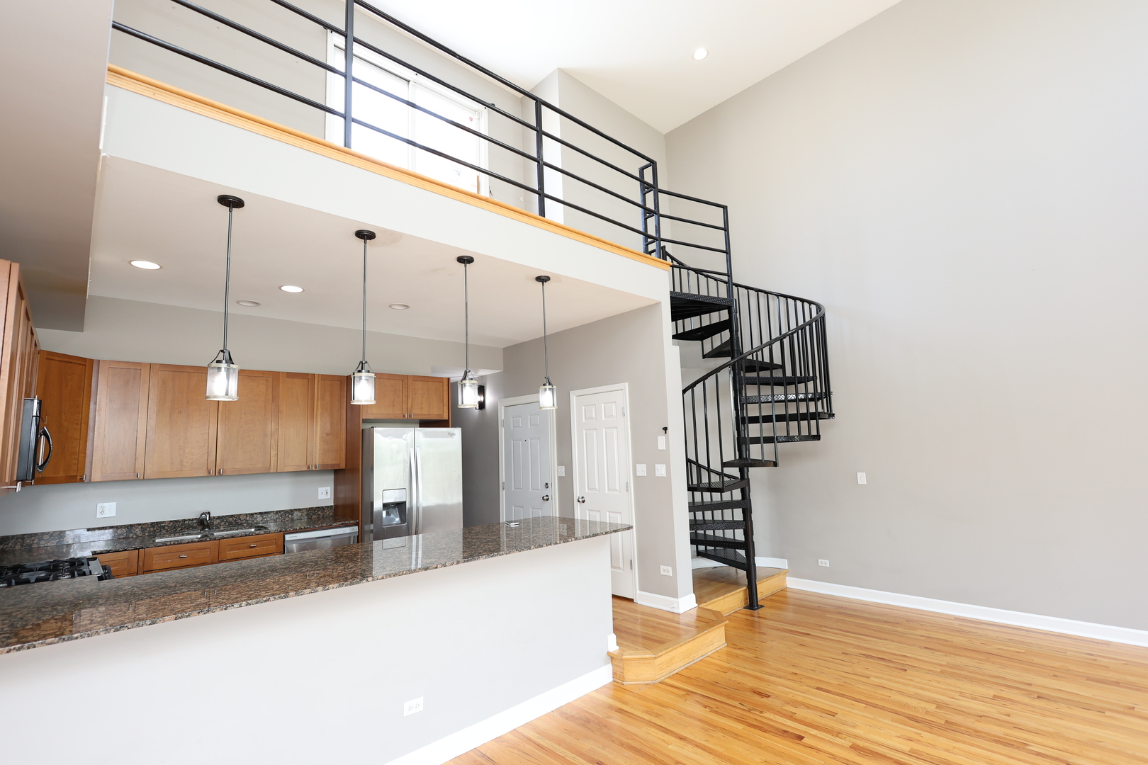 815 S WESTERN Avenue 4