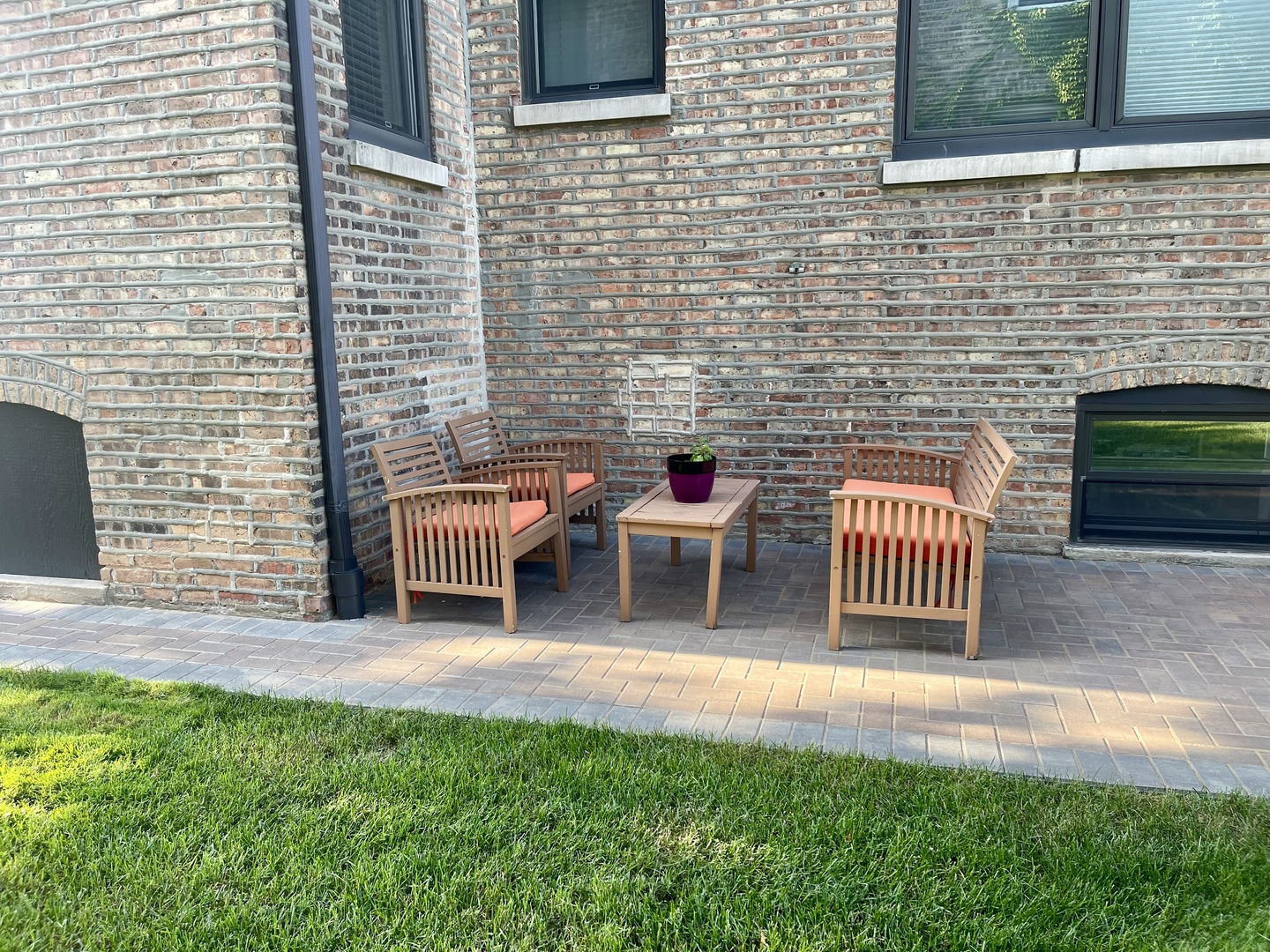 Chicago, Illinois 60647, United States, 3 Bedrooms Bedrooms, ,2 BathroomsBathrooms,Residential,Active,227065