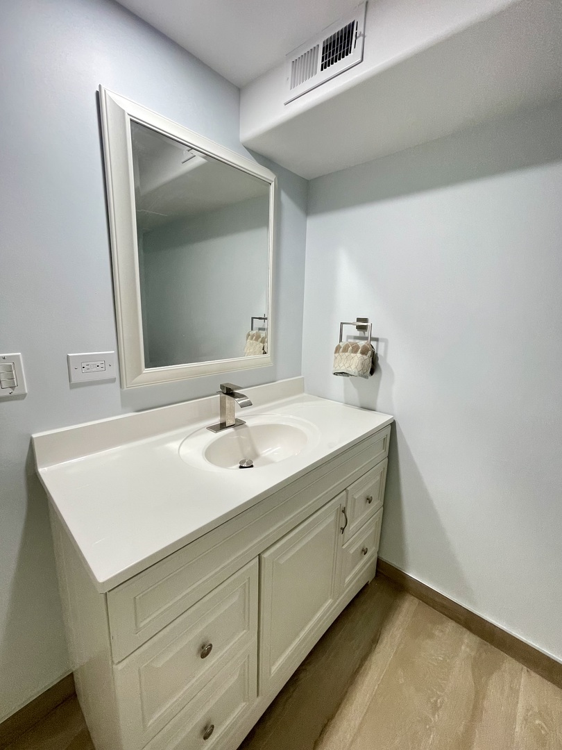 Chicago, Illinois 60647, United States, 3 Bedrooms Bedrooms, ,2 BathroomsBathrooms,Residential,Active,227065