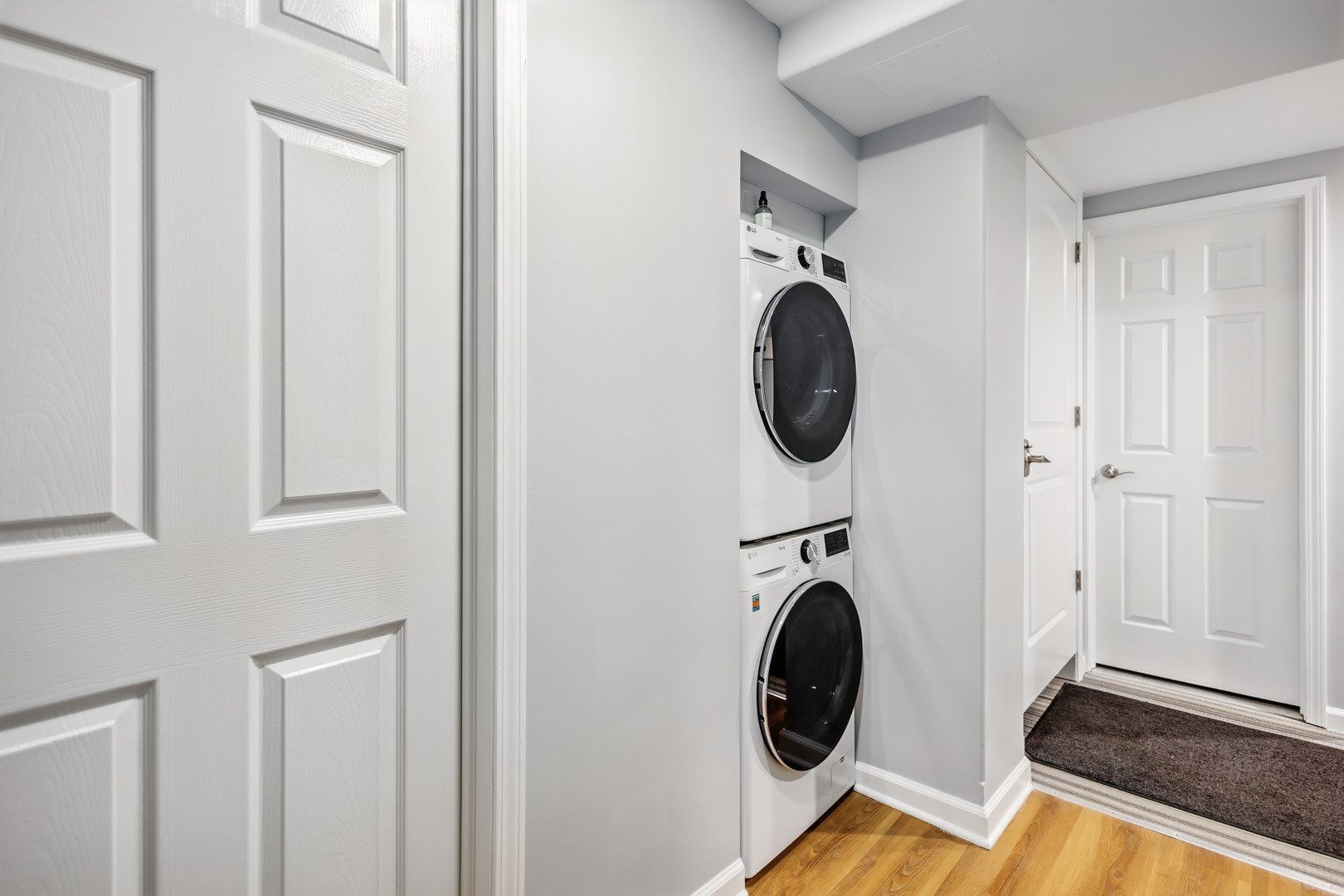 Chicago, Illinois 60647, United States, 3 Bedrooms Bedrooms, ,2 BathroomsBathrooms,Residential,Active,227065