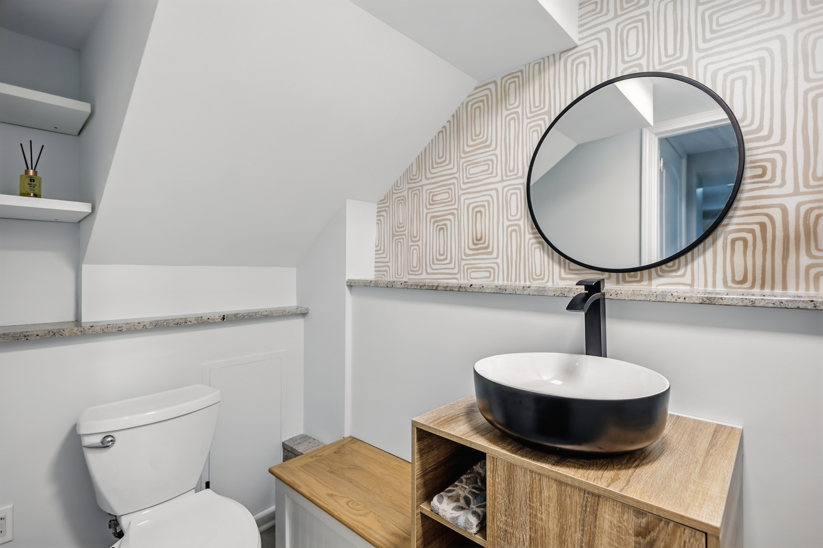 Chicago, Illinois 60647, United States, 3 Bedrooms Bedrooms, ,2 BathroomsBathrooms,Residential,Active,227065