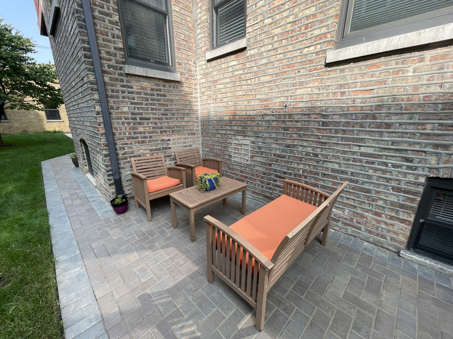 Chicago, Illinois 60647, United States, 3 Bedrooms Bedrooms, ,2 BathroomsBathrooms,Residential,Active,227065