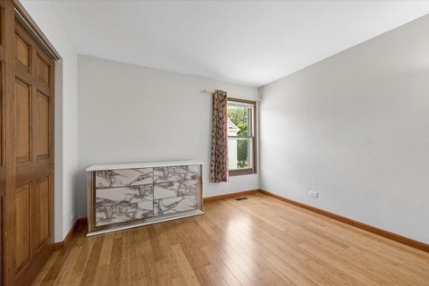 Tiny photo for 140 N Fiore Parkway, Vernon Hills, IL 60061 (MLS # 12759259)