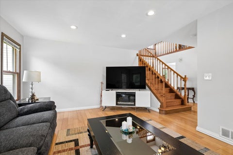 Tiny photo for 140 N Fiore Parkway, Vernon Hills, IL 60061 (MLS # 12759259)
