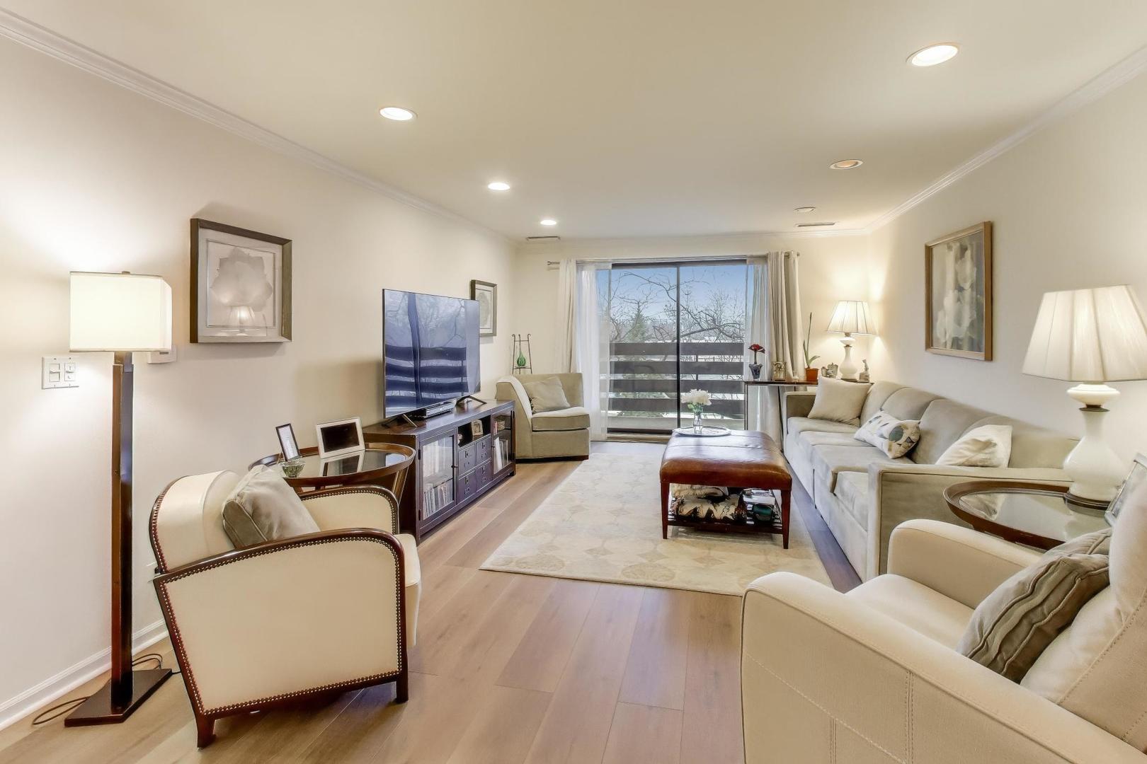 2020 Chestnut Avenue 312