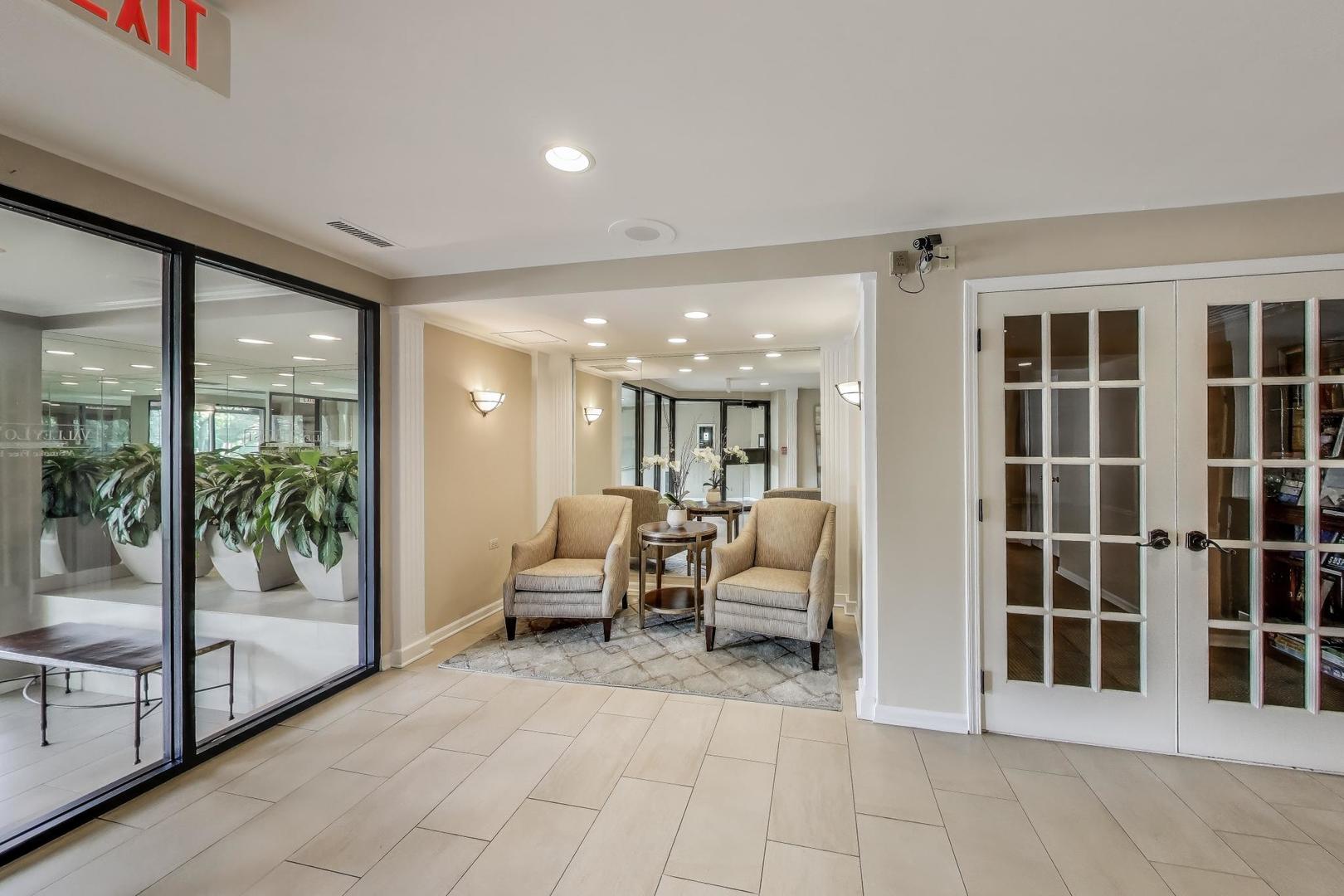 2020 Chestnut Avenue 312