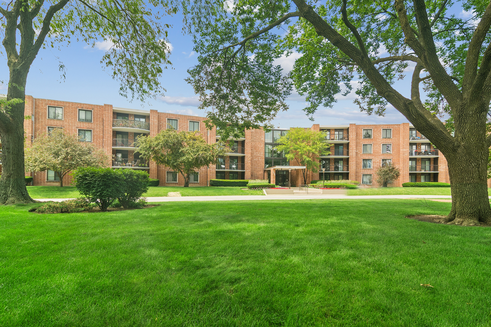 1405 E Central Road 218C