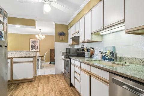 Tiny photo for 1405 E Central Road #218C, Arlington Heights, IL 60005 (MLS # 12675927)