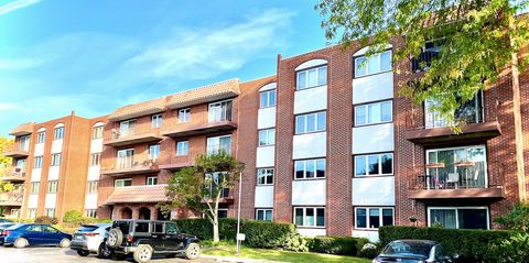 Tiny photo for 2066 Saint Johns Avenue #404, Highland Park, IL 60035 (MLS # 12503161)