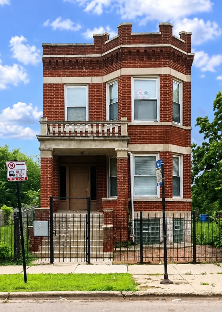Photo 1 of 17 — 4149 W JACKSON Boulevard, Chicago, IL 60624
