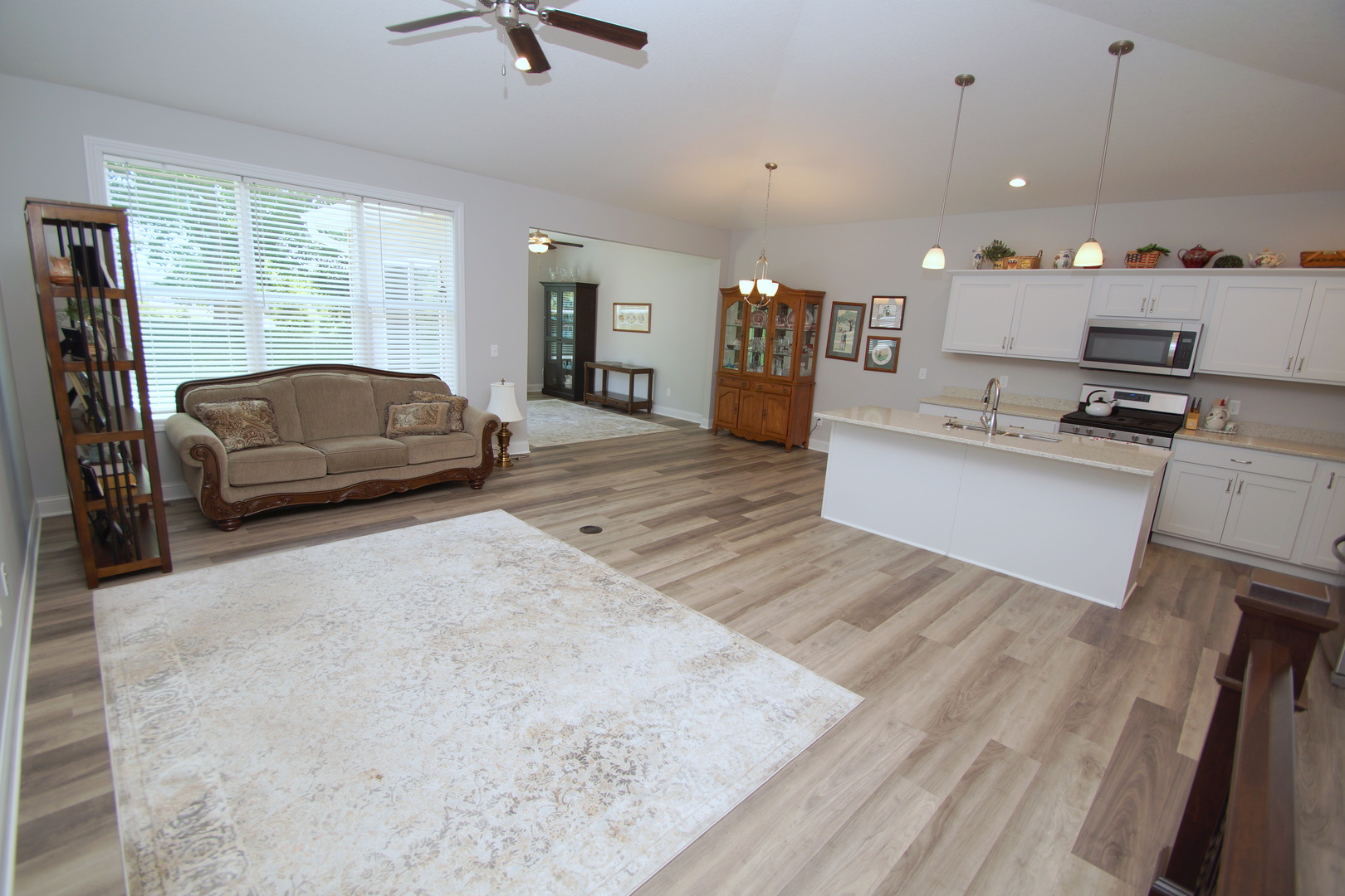 5589 E CREEKSIDE Lane -