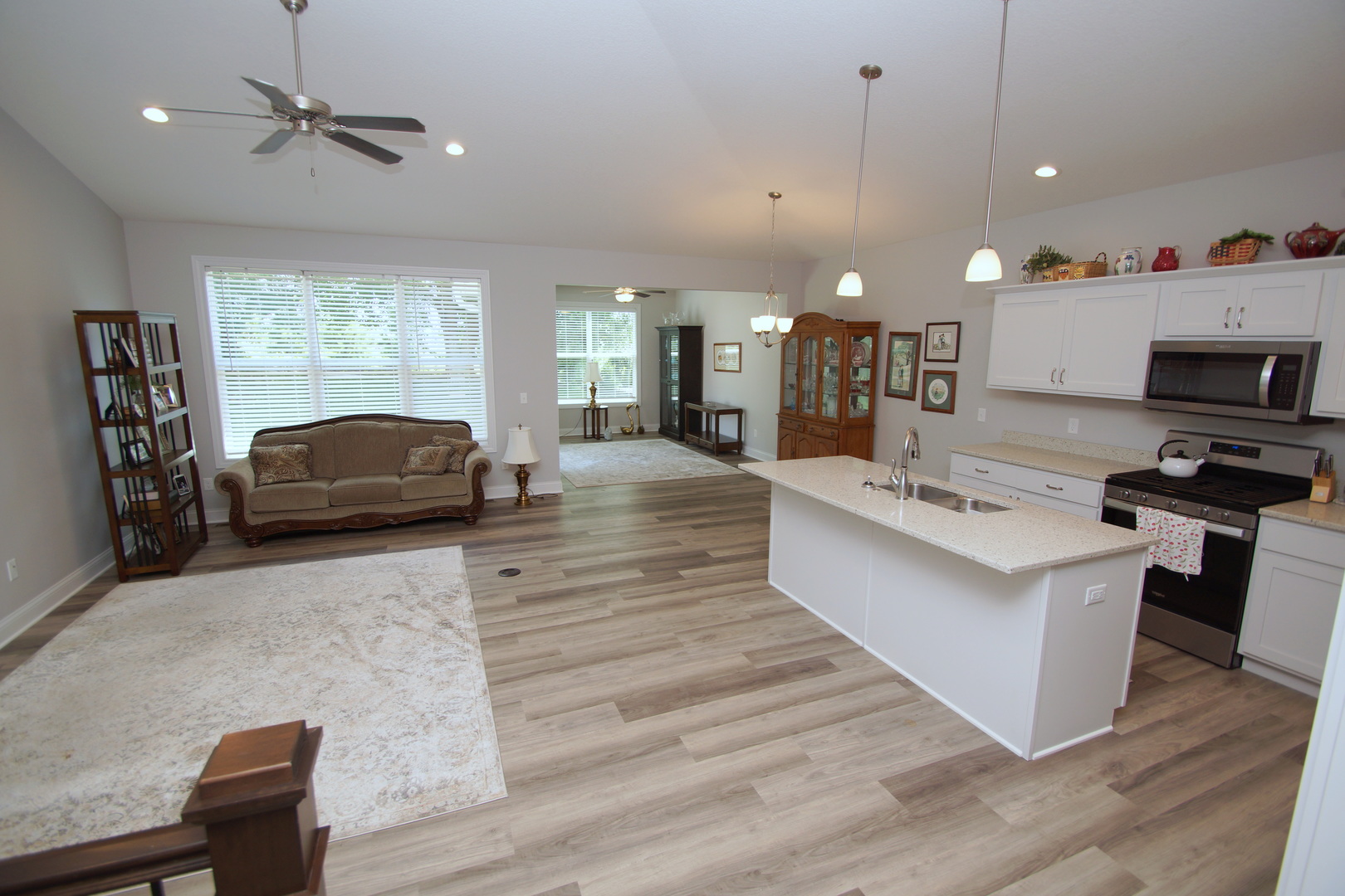 5589 E CREEKSIDE Lane -