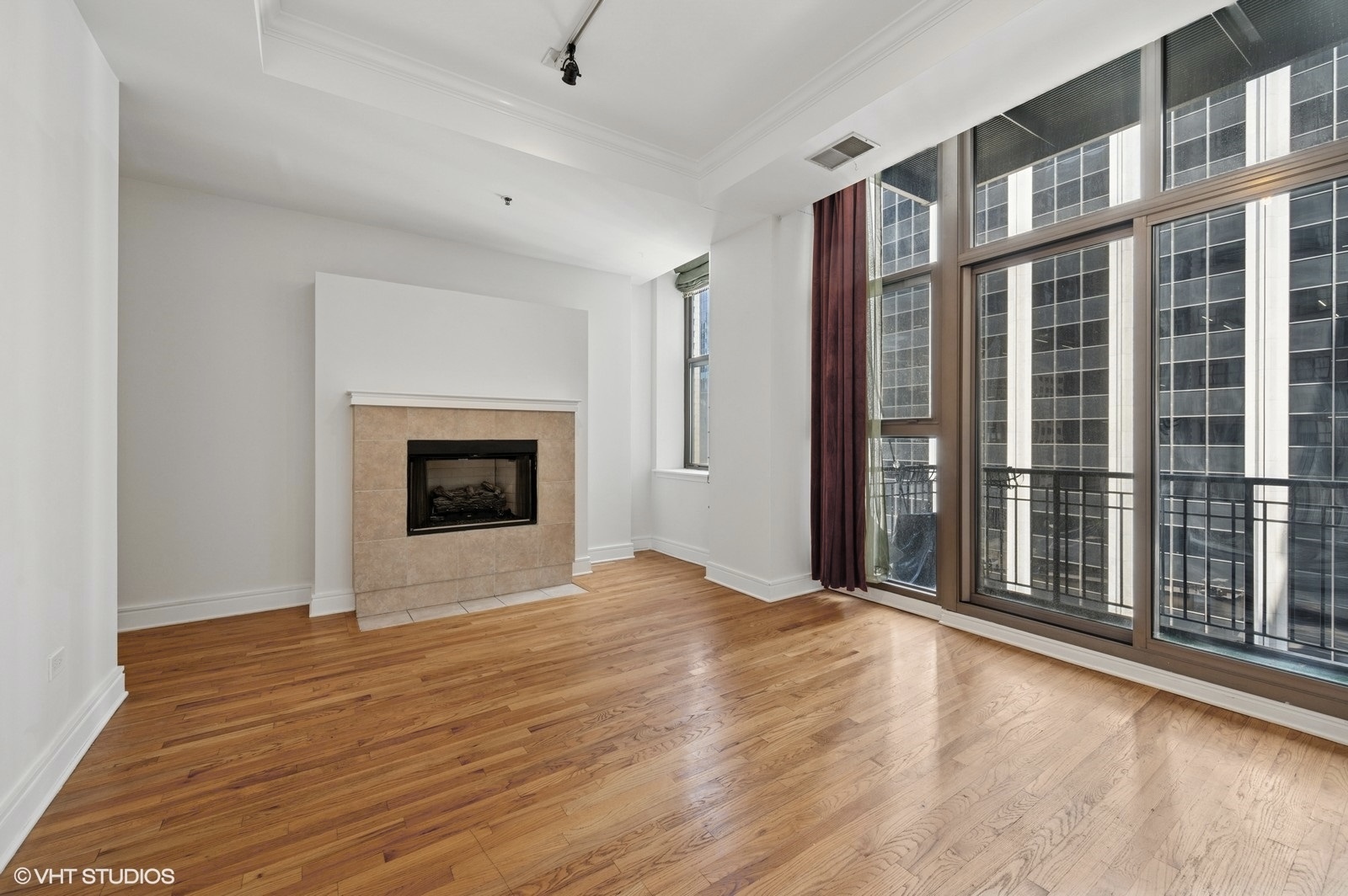 212 W WASHINGTON Street 1006