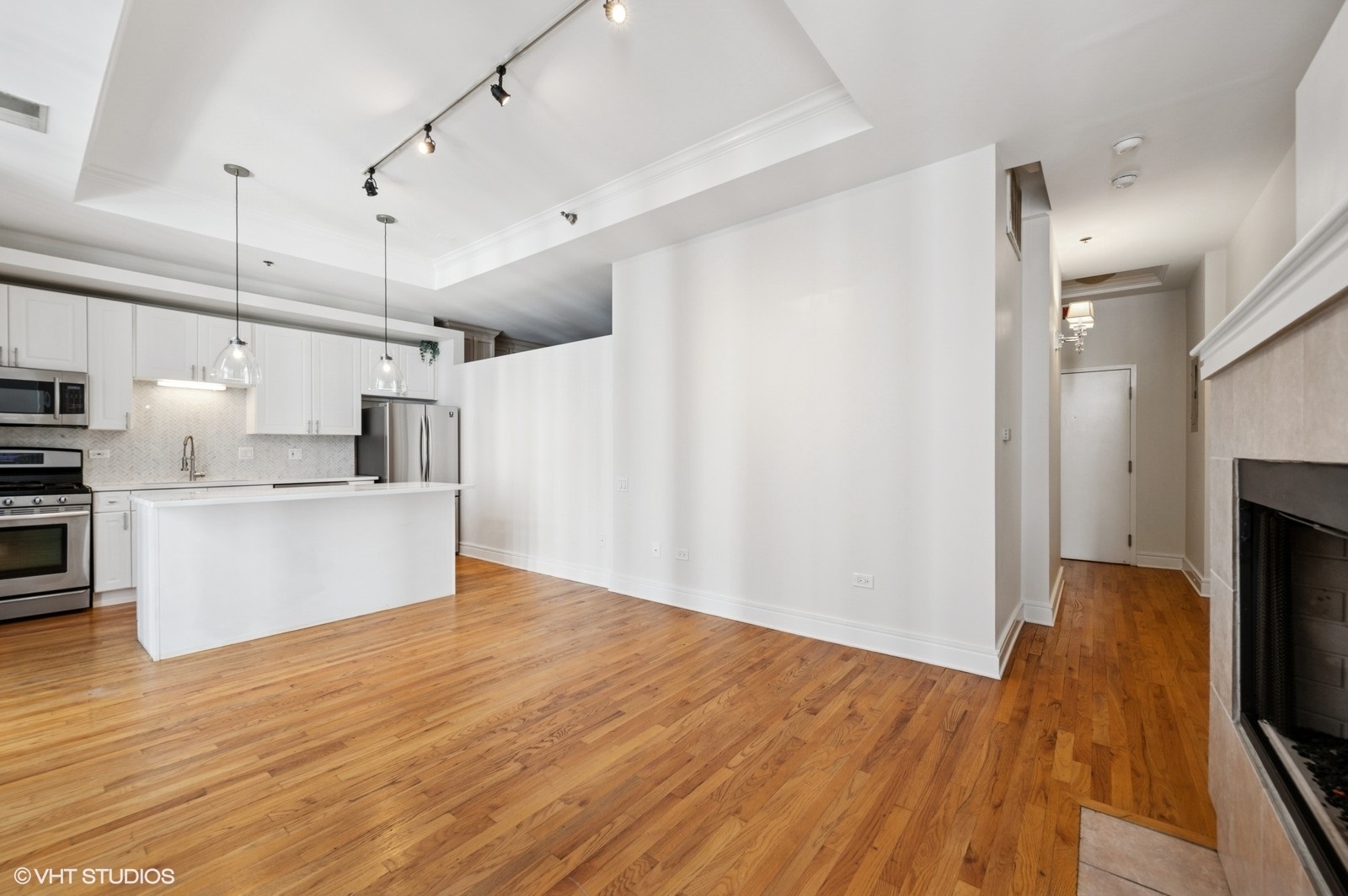 212 W WASHINGTON Street 1006