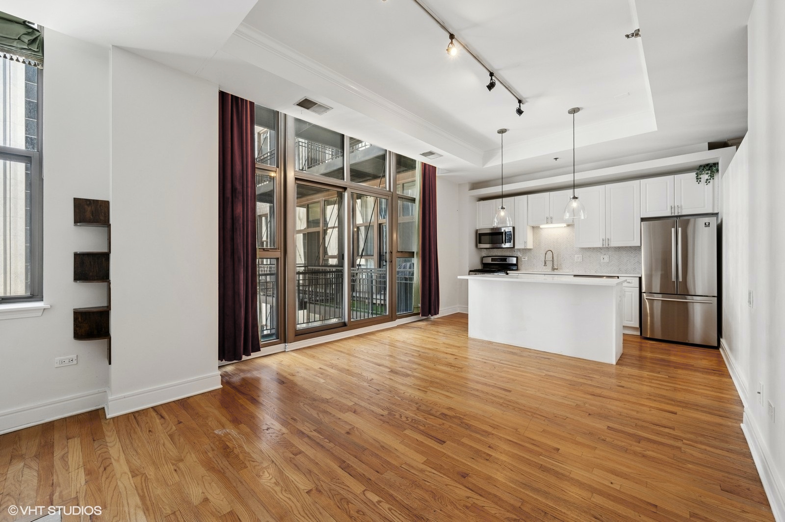 212 W WASHINGTON Street 1006