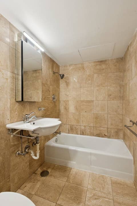 Tiny photo for 253 E DELAWARE Place #5E, Chicago, IL 60611 (MLS # 12740634)