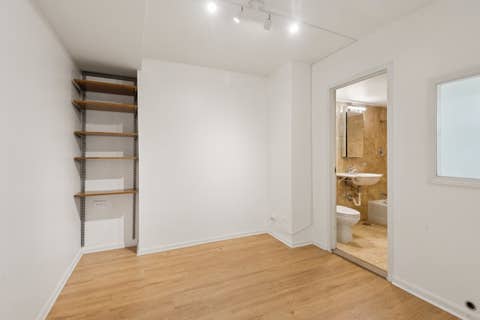Tiny photo for 253 E DELAWARE Place #5E, Chicago, IL 60611 (MLS # 12740634)