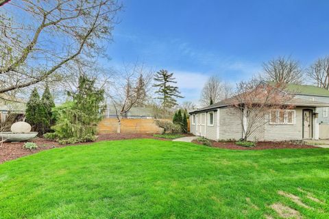 Tiny photo for 256 Blackhawk Road, Riverside, IL 60546 (MLS # 12543397)