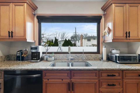 Tiny photo for 9212 S Komensky Avenue, Oak Lawn, IL 60453 (MLS # 12556315)