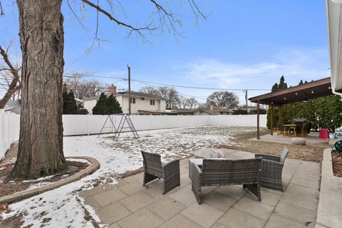 Tiny photo for 9212 S Komensky Avenue, Oak Lawn, IL 60453 (MLS # 12556315)
