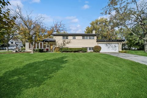 Photo of 1037 Heatherfield Lane, Glenview, IL 60025 (MLS # 12512011)