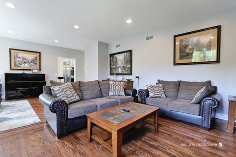 Tiny photo for 1 SANDPIPER Lane, Hawthorn Woods, IL 60047 (MLS # 12447095)