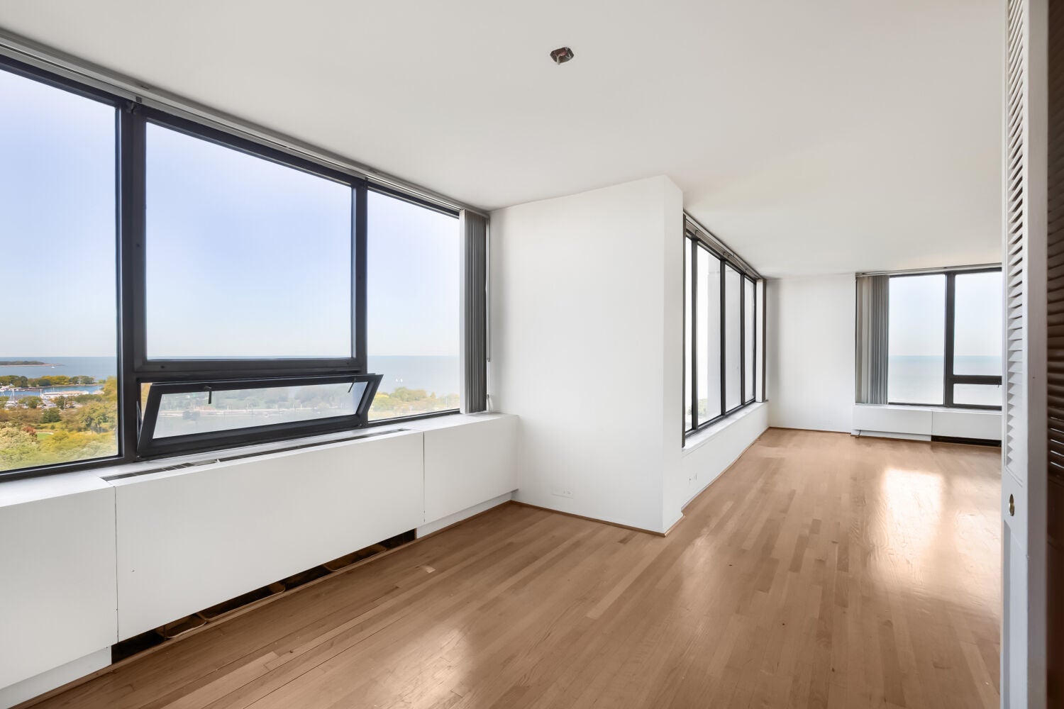 2800 N Lake Shore Drive 2001