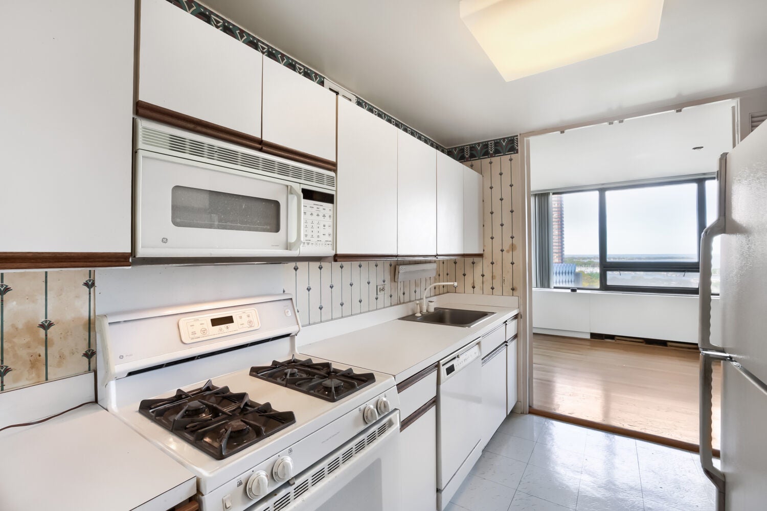 2800 N Lake Shore Drive 2001