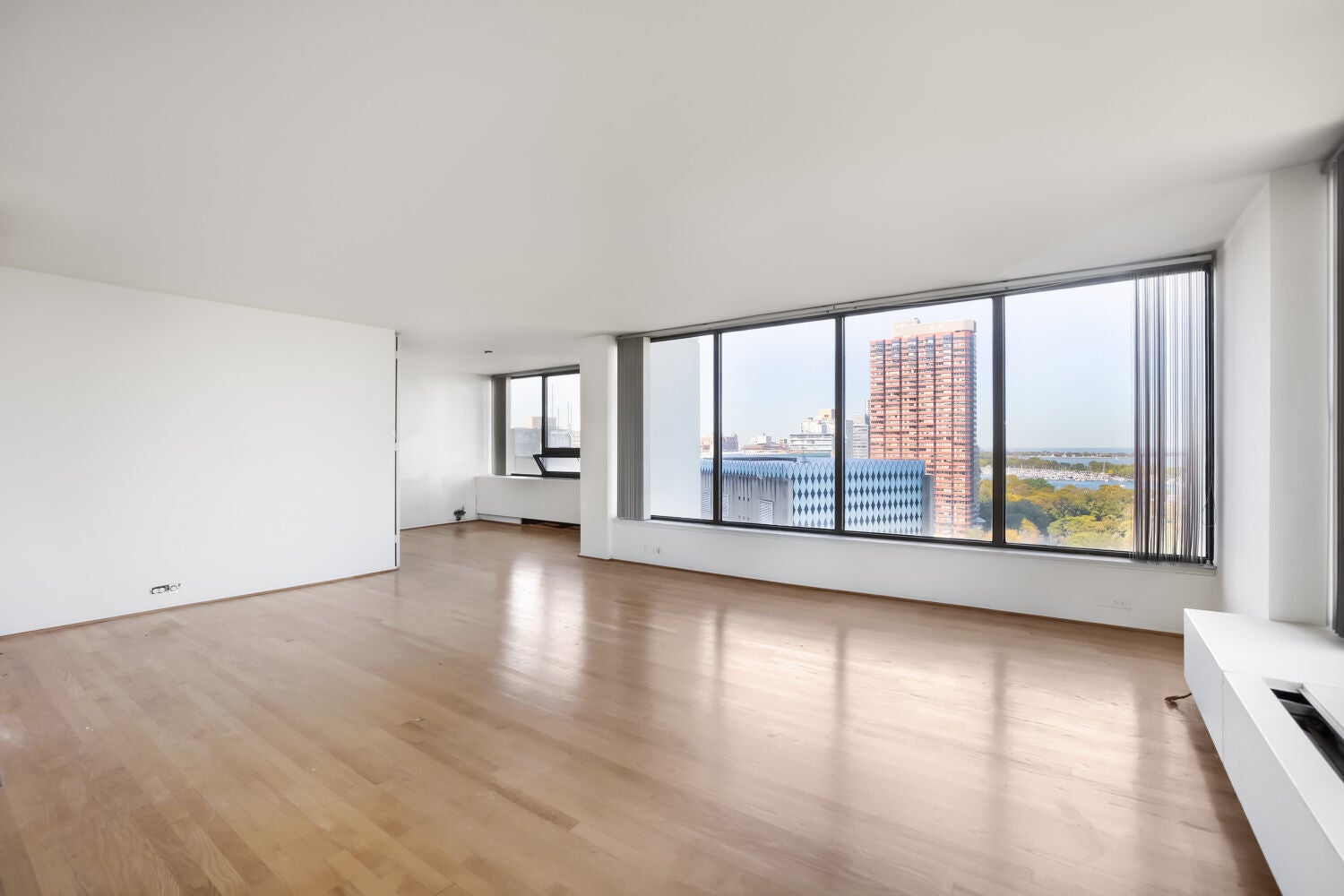 2800 N Lake Shore Drive 2001