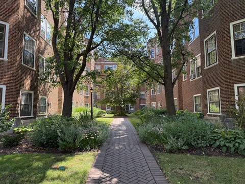 Tiny photo for 220 S Maple Avenue #42, Oak Park, IL 60302 (MLS # 12784214)