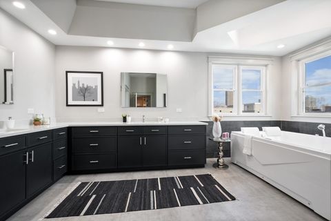 Tiny photo for 840 W Buckingham Place #4, Chicago, IL 60657 (MLS # 12620695)