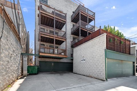 Tiny photo for 840 W Buckingham Place #4, Chicago, IL 60657 (MLS # 12620695)