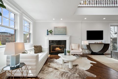 Tiny photo for 840 W Buckingham Place #4, Chicago, IL 60657 (MLS # 12620695)