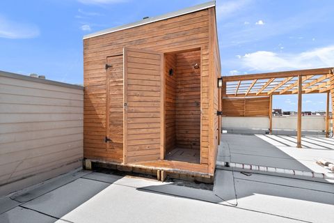 Tiny photo for 840 W Buckingham Place #4, Chicago, IL 60657 (MLS # 12620695)