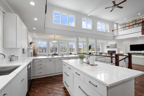 Tiny photo for 840 W Buckingham Place #4, Chicago, IL 60657 (MLS # 12620695)