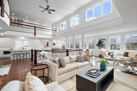 Tiny photo for 840 W Buckingham Place #4, Chicago, IL 60657 (MLS # 12620695)