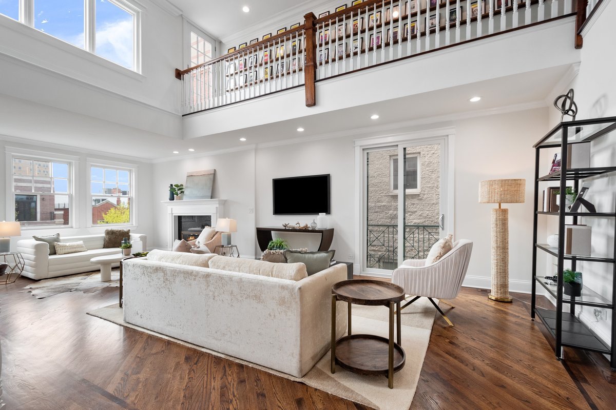 840 W Buckingham Place 4