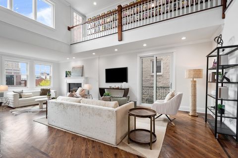 Tiny photo for 840 W Buckingham Place #4, Chicago, IL 60657 (MLS # 12620695)