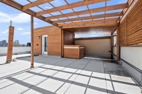 Tiny photo for 840 W Buckingham Place #4, Chicago, IL 60657 (MLS # 12620695)