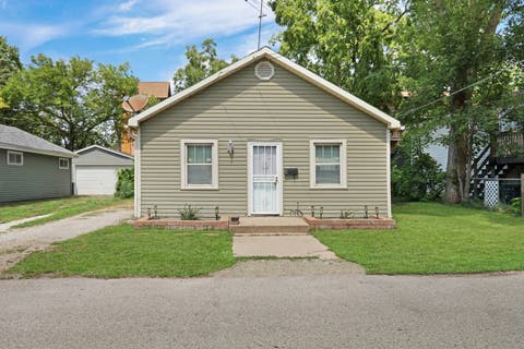 Photo of 117 Roosevelt Avenue, Wauconda, IL 60084 (MLS # 12726822)