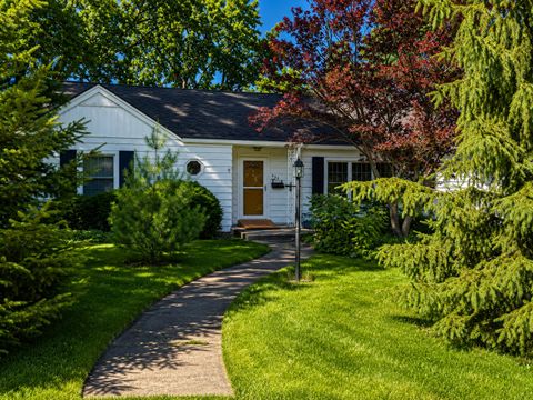 Photo of 809 Woodlawn Drive, DeKalb, IL 60115 (MLS # 12683584)