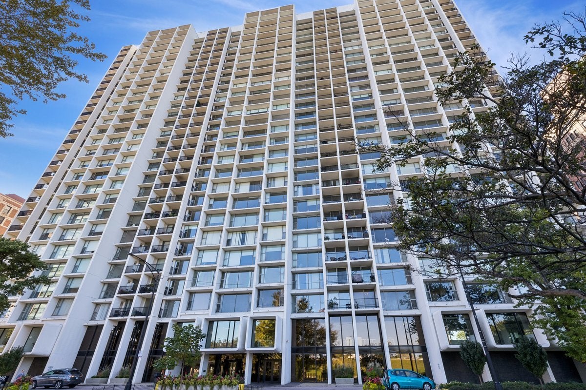 3200 N Lake Shore Drive 2402