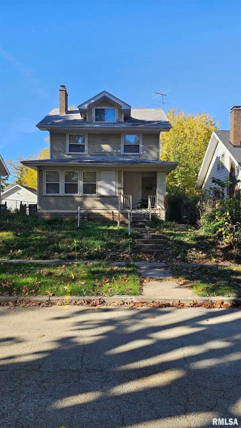 Photo of 2218 WESTERN Avenue, Davenport, IA 52803 (MLS # QC4269001)