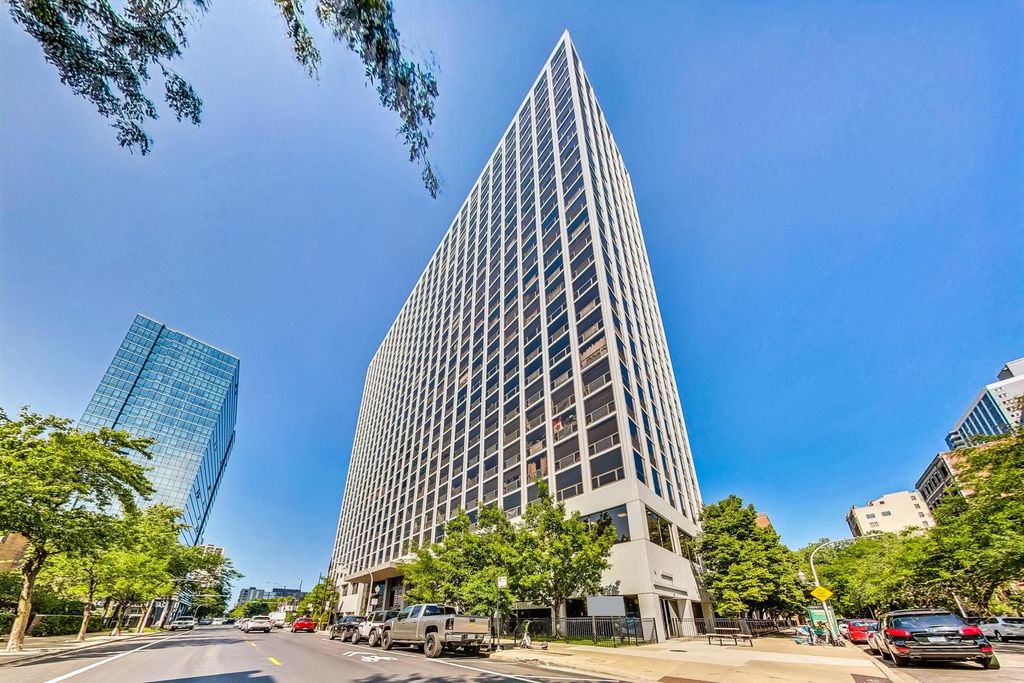 Photo for 4343 N CLARENDON Avenue #2717, Chicago, IL 60613 (MLS # 12498845)