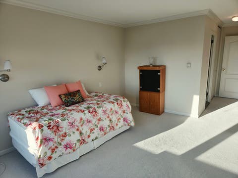 Tiny photo for 1560 N Sandburg Terrace #2901J, Chicago, IL 60610 (MLS # 12695155)