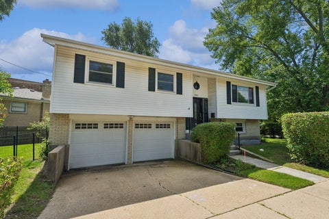 Photo of 9001 E Prairie Road, Evanston, IL 60203 (MLS # 12692988)