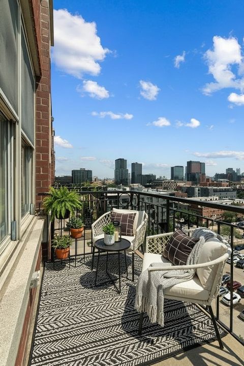 Tiny photo for 6 S Laflin Street #910, Chicago, IL 60607 (MLS # 12492882)