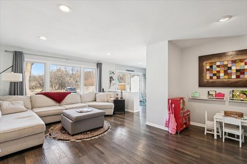 Tiny photo for 440 W Sheridan Place, Lake Bluff, IL 60044 (MLS # 12578353)